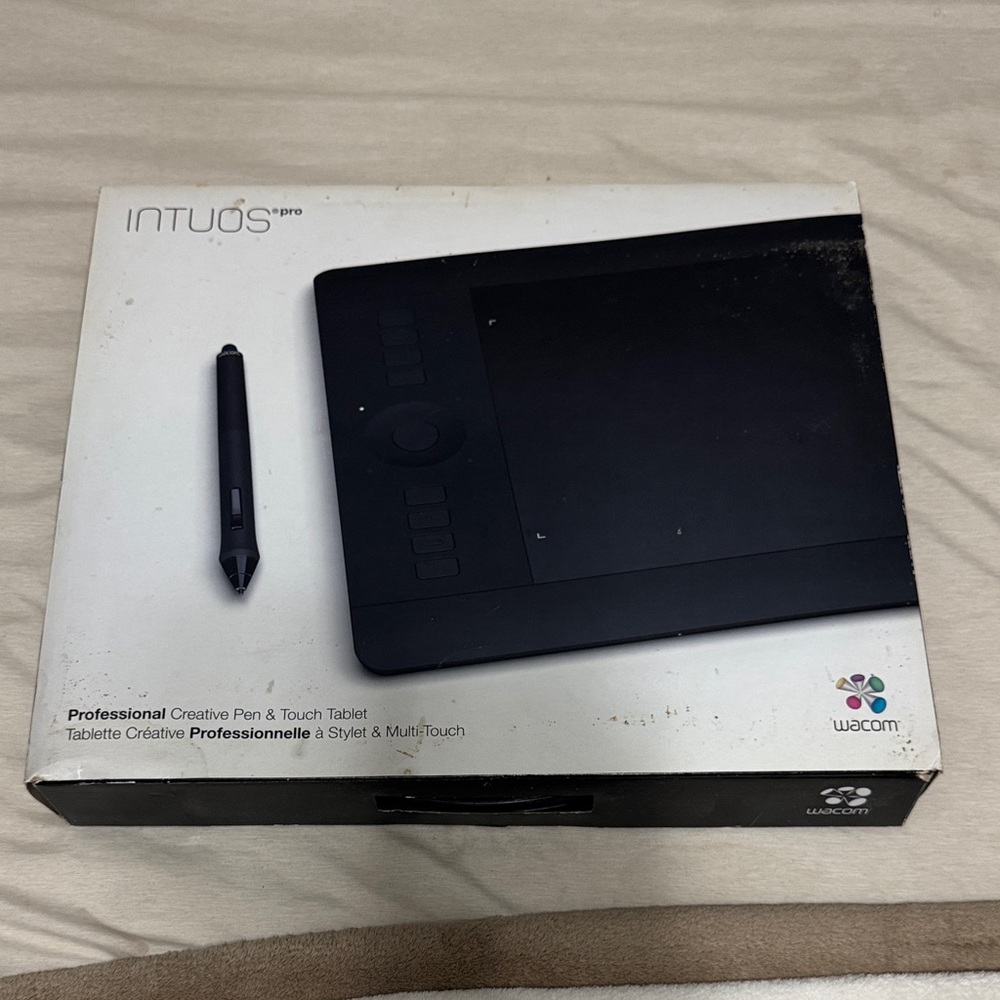 Intuos Pro Black Pen Tablet